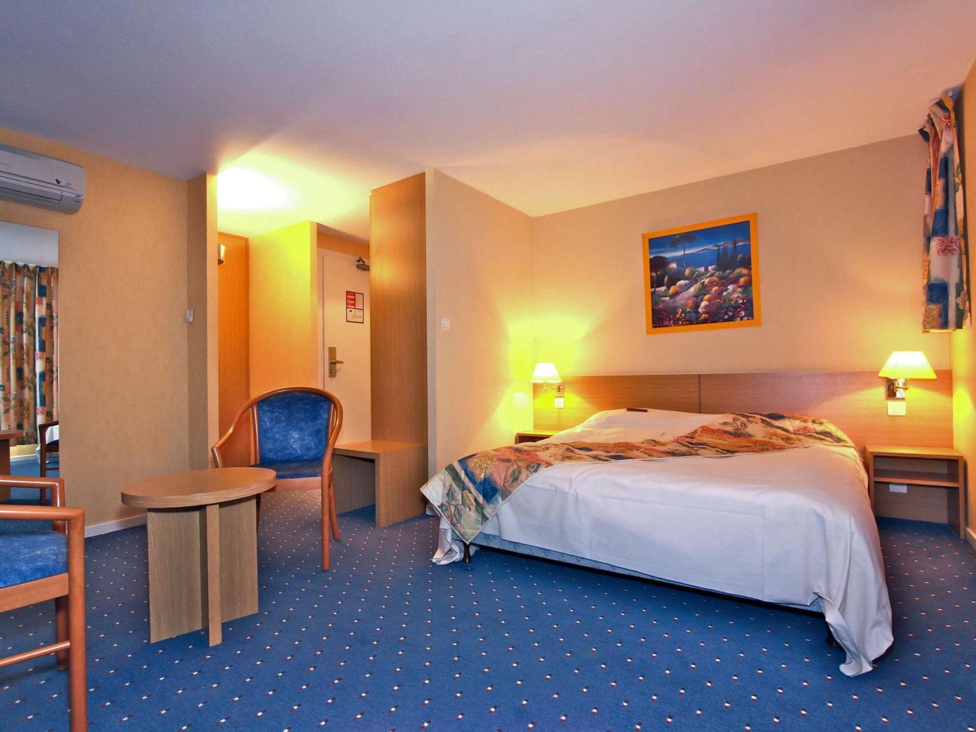 Mercure Hexagone Luxeuil المظهر الخارجي الصورة